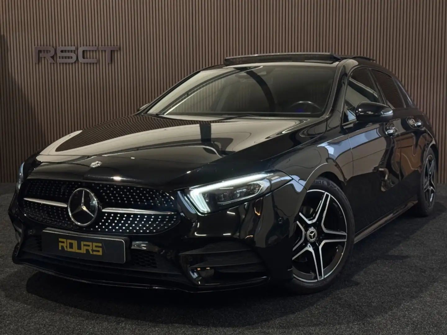 Mercedes-Benz A 180 Business Solution AMG|Memory|SfeerV.|Pano|Automaat Noir - 1