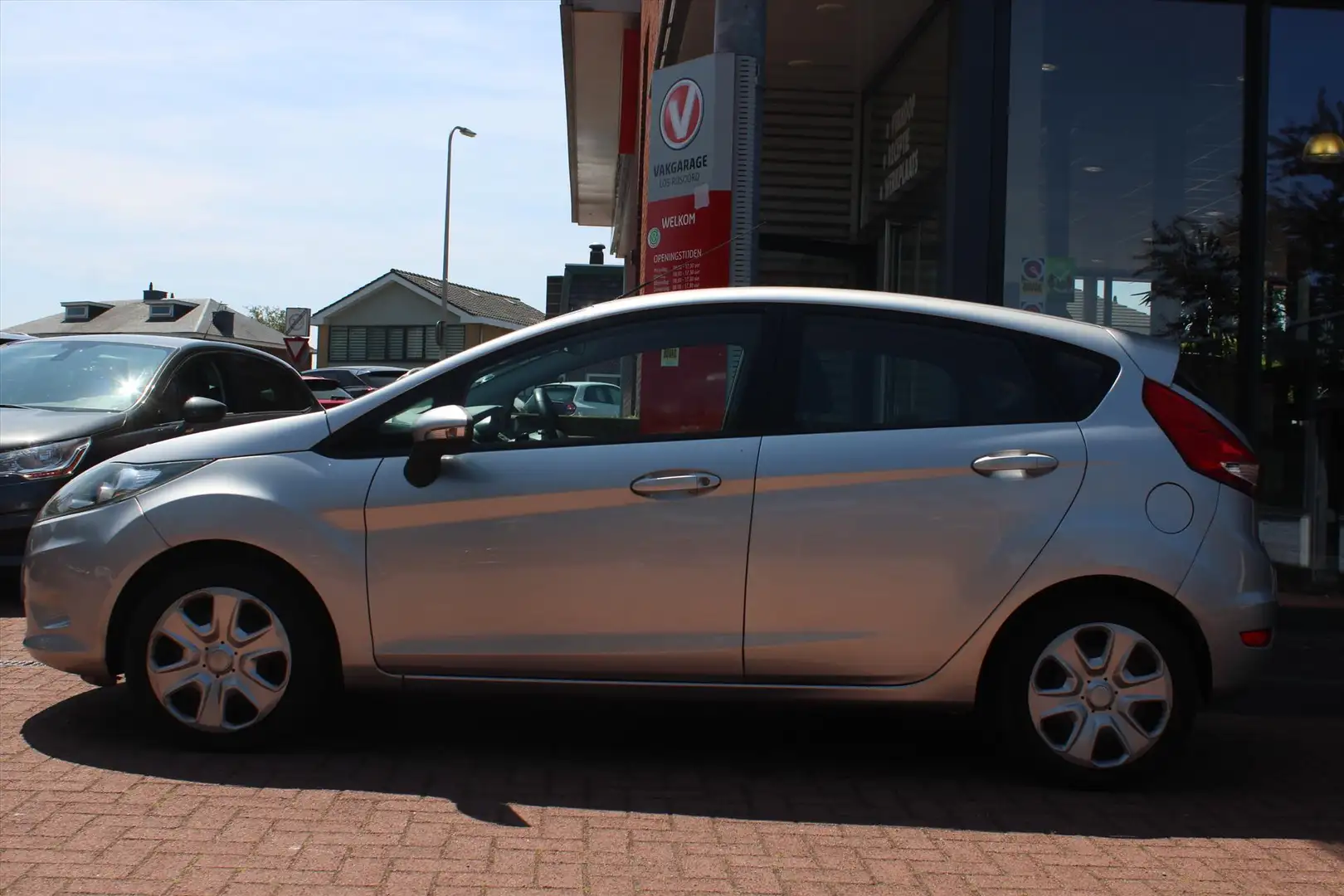Ford Fiesta 1.25 *Trend* | Trekhaak | Nieuwe APK!! | A/C | Leu Gris - 2