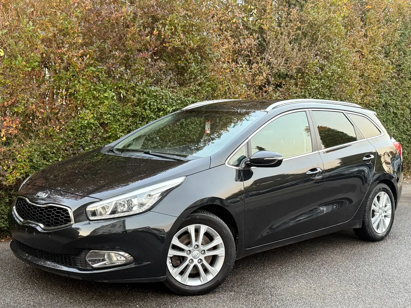 Kia Ceed SW / cee'd SW 1.6 CRDi+NAVI+CAMERA+CARNET+JANTES+EURO 5B Zwart - 1
