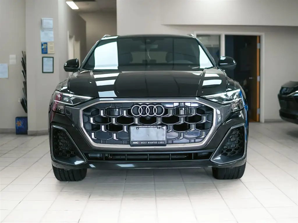 2025 Audi Q8 PROGRESSIV photo 3