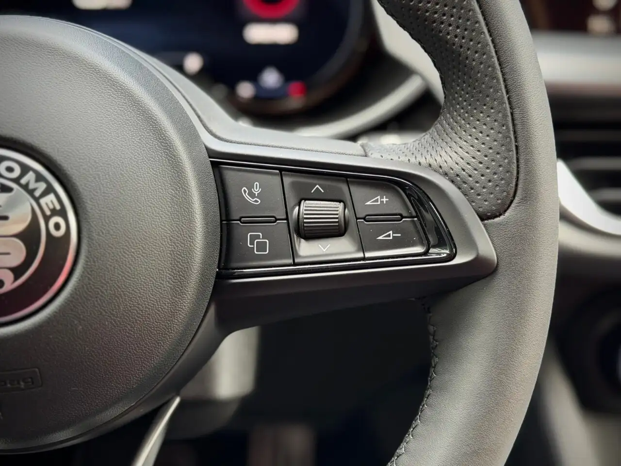 Alfa Romeo Stelvio снимка Alfa Romeo Stelvio
