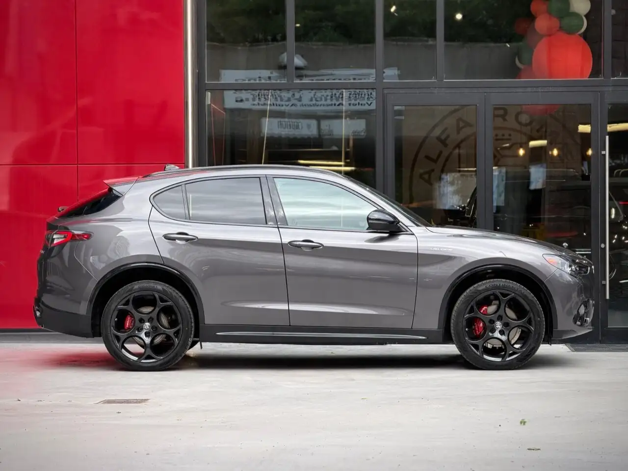 Alfa Romeo Stelvio снимка Alfa Romeo Stelvio