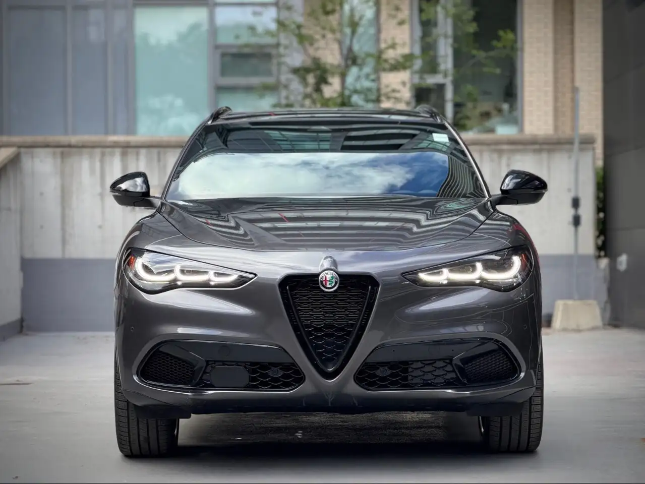 Alfa Romeo Stelvio снимка Alfa Romeo Stelvio