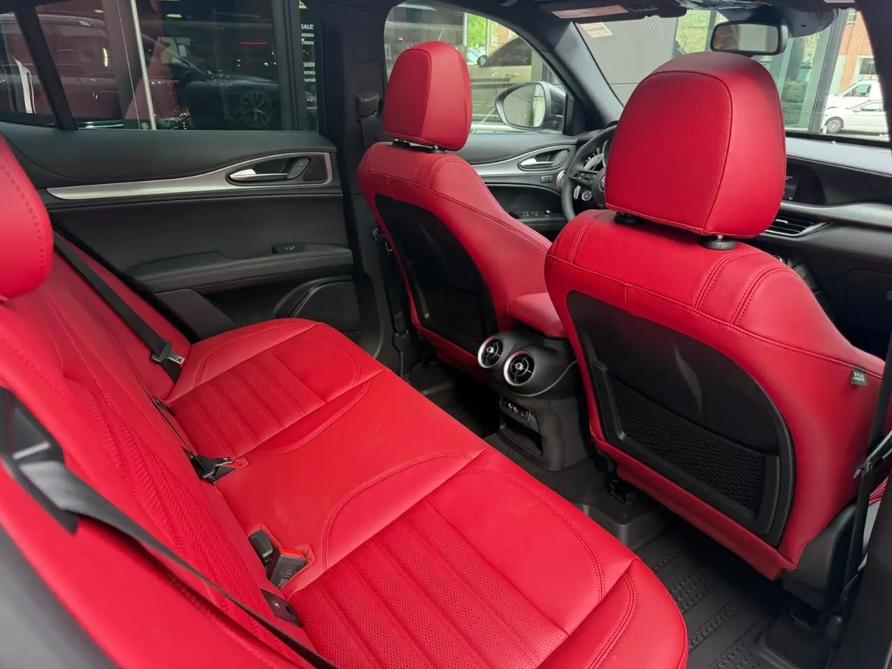 Alfa Romeo Stelvio снимка Alfa Romeo Stelvio