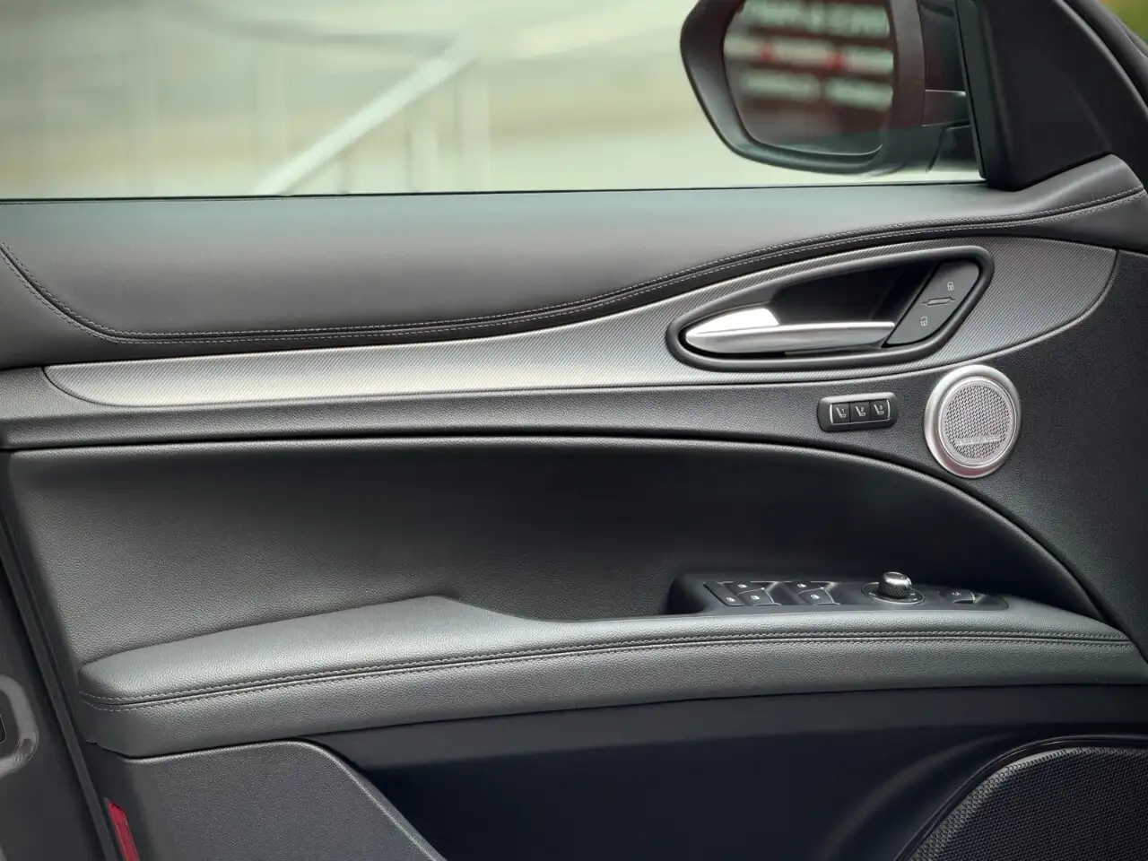 Alfa Romeo Stelvio снимка Alfa Romeo Stelvio