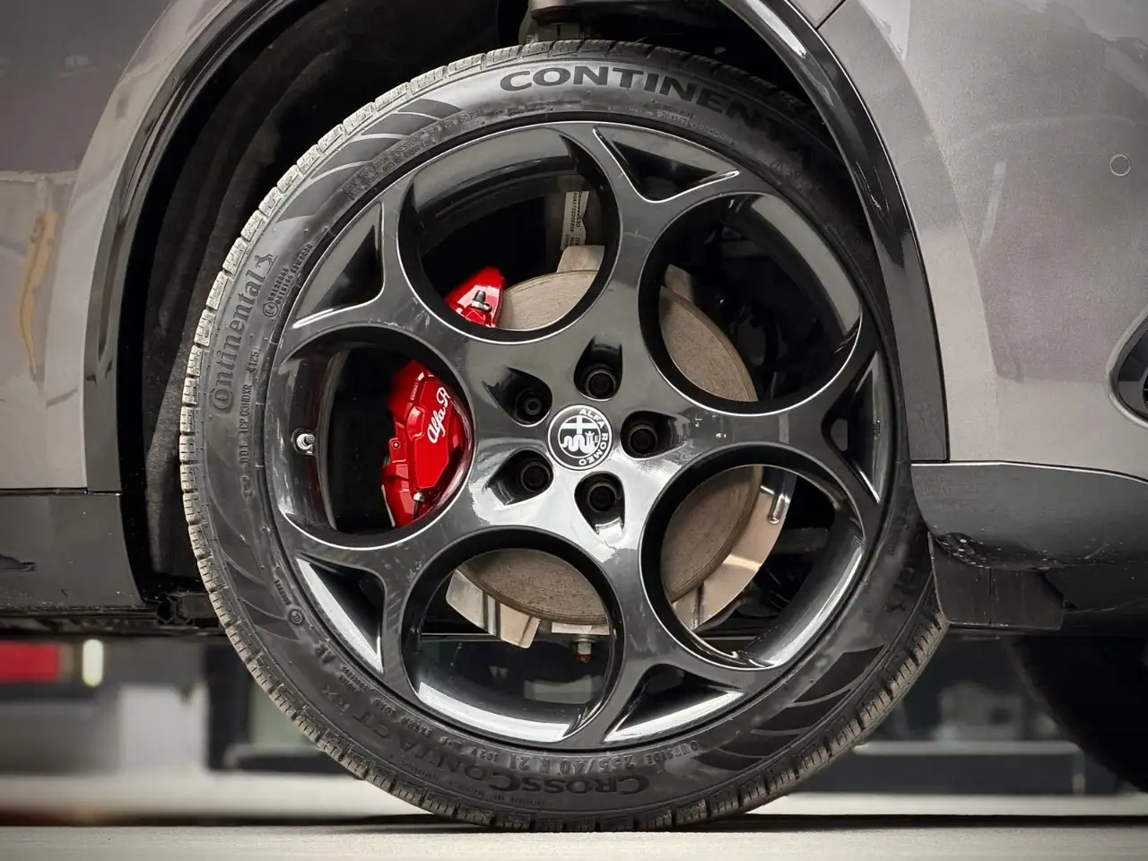 Alfa Romeo Stelvio снимка Alfa Romeo Stelvio