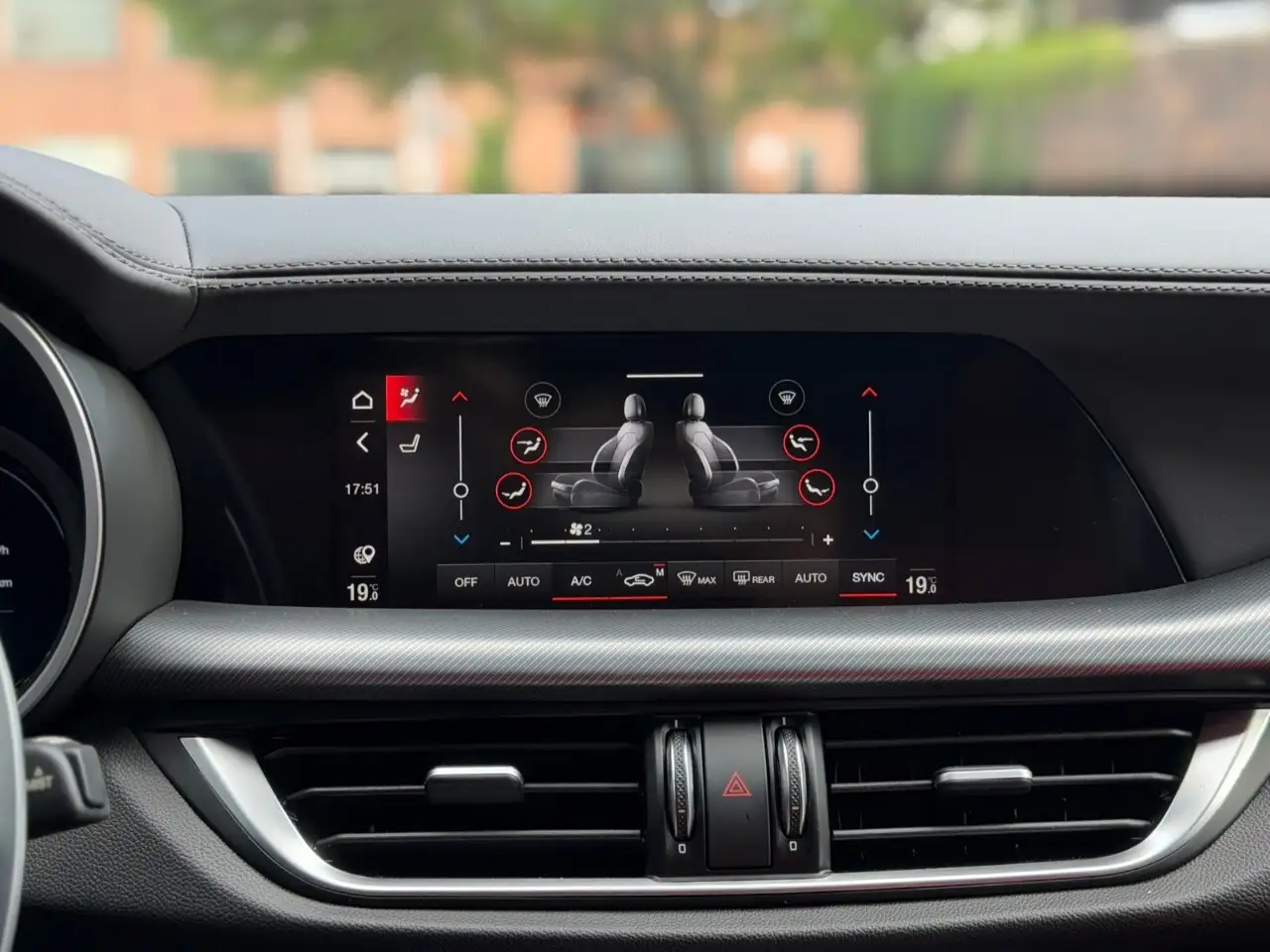 Alfa Romeo Stelvio снимка Alfa Romeo Stelvio