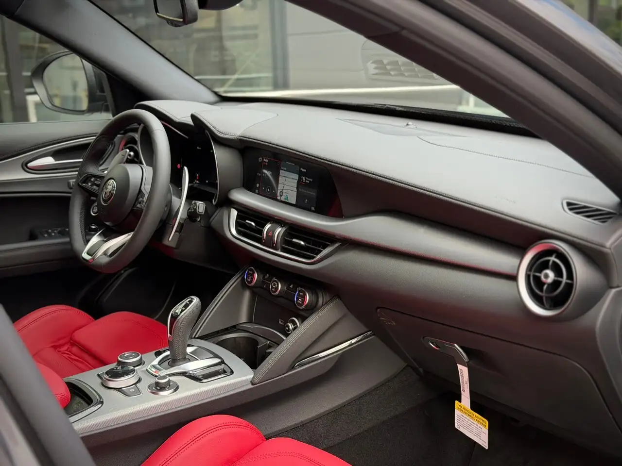 Alfa Romeo Stelvio снимка Alfa Romeo Stelvio