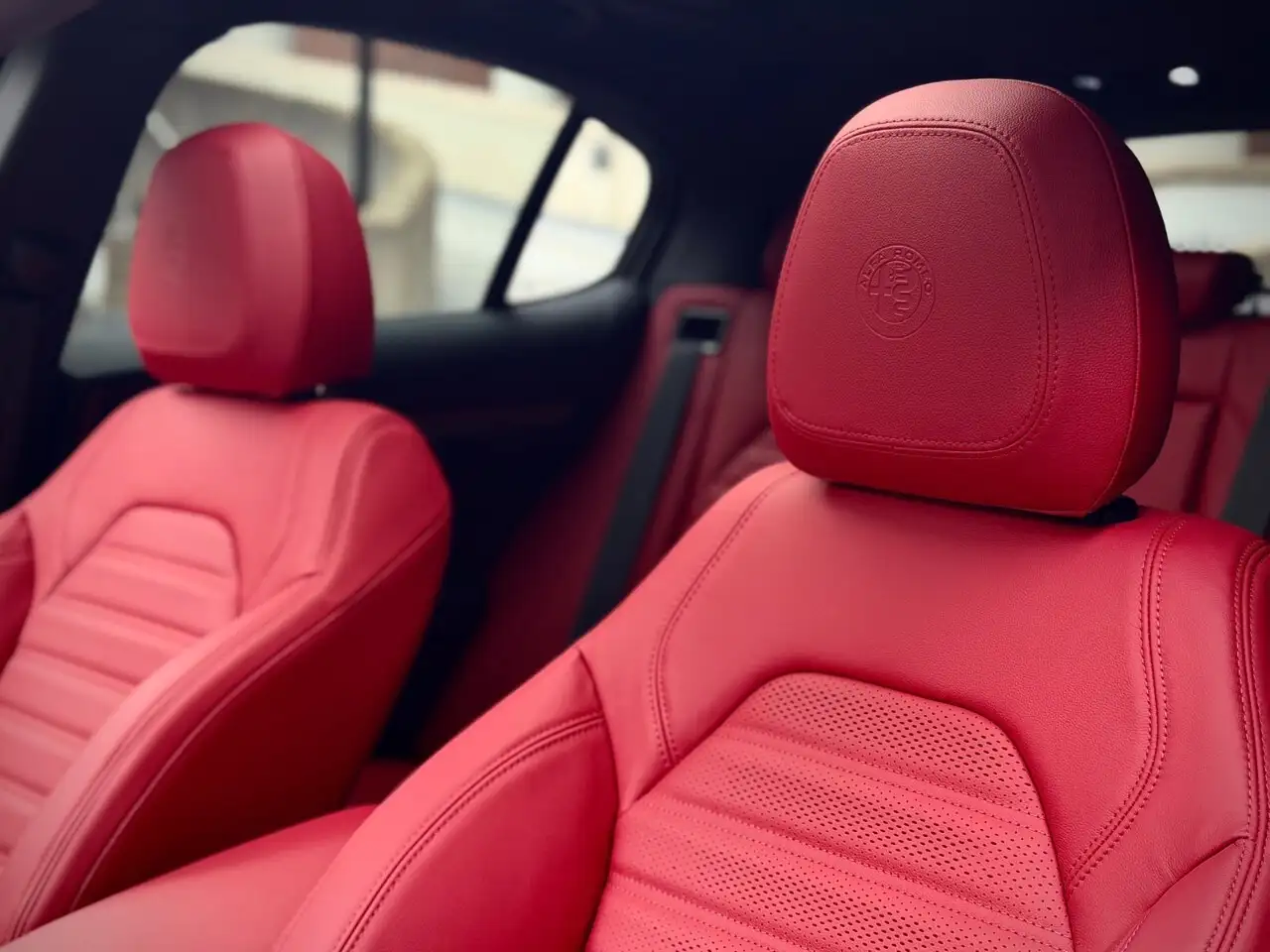 Alfa Romeo Stelvio снимка Alfa Romeo Stelvio
