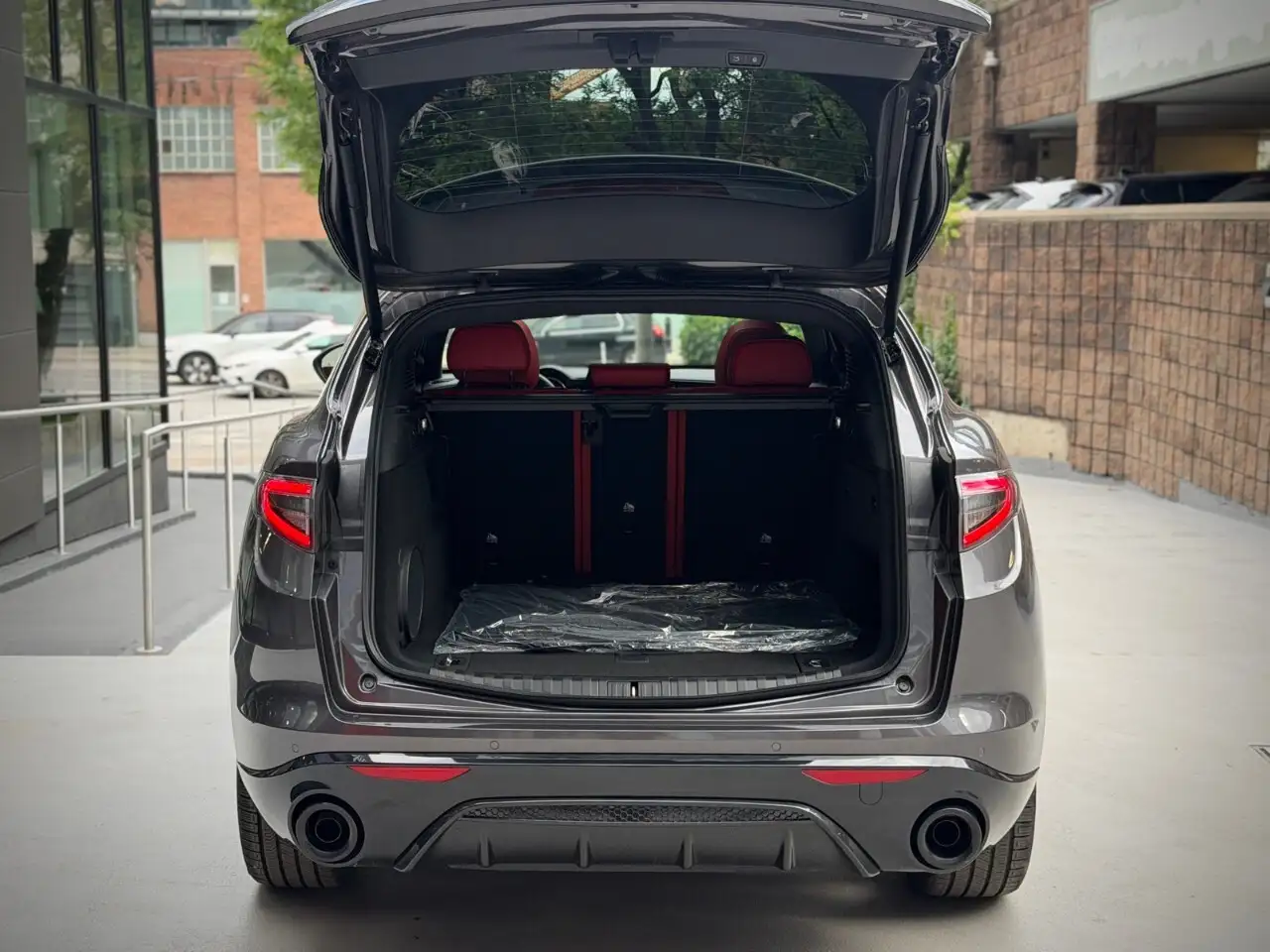 Alfa Romeo Stelvio снимка Alfa Romeo Stelvio
