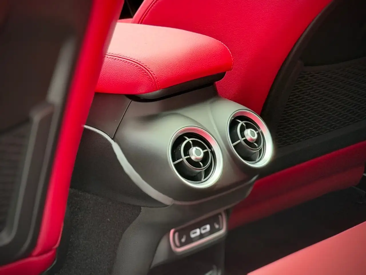 Alfa Romeo Stelvio снимка Alfa Romeo Stelvio