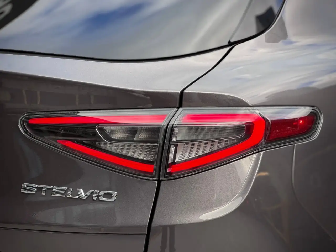 Alfa Romeo Stelvio снимка Alfa Romeo Stelvio