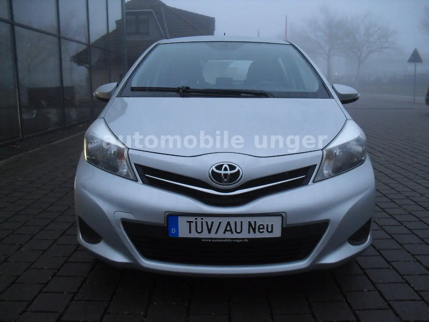 Toyota Yaris Life 1.3 ALU Rückfahrkamera Allwetter Argent - 2