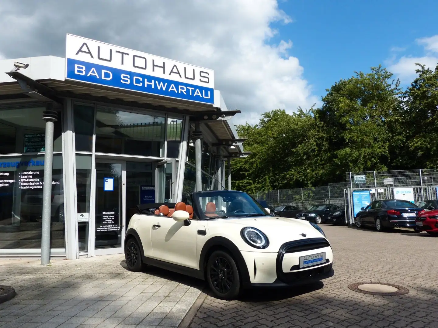 MINI One One Cabrio Classic Trim,Leder braun,Navi,AppleCP Weiß - 1