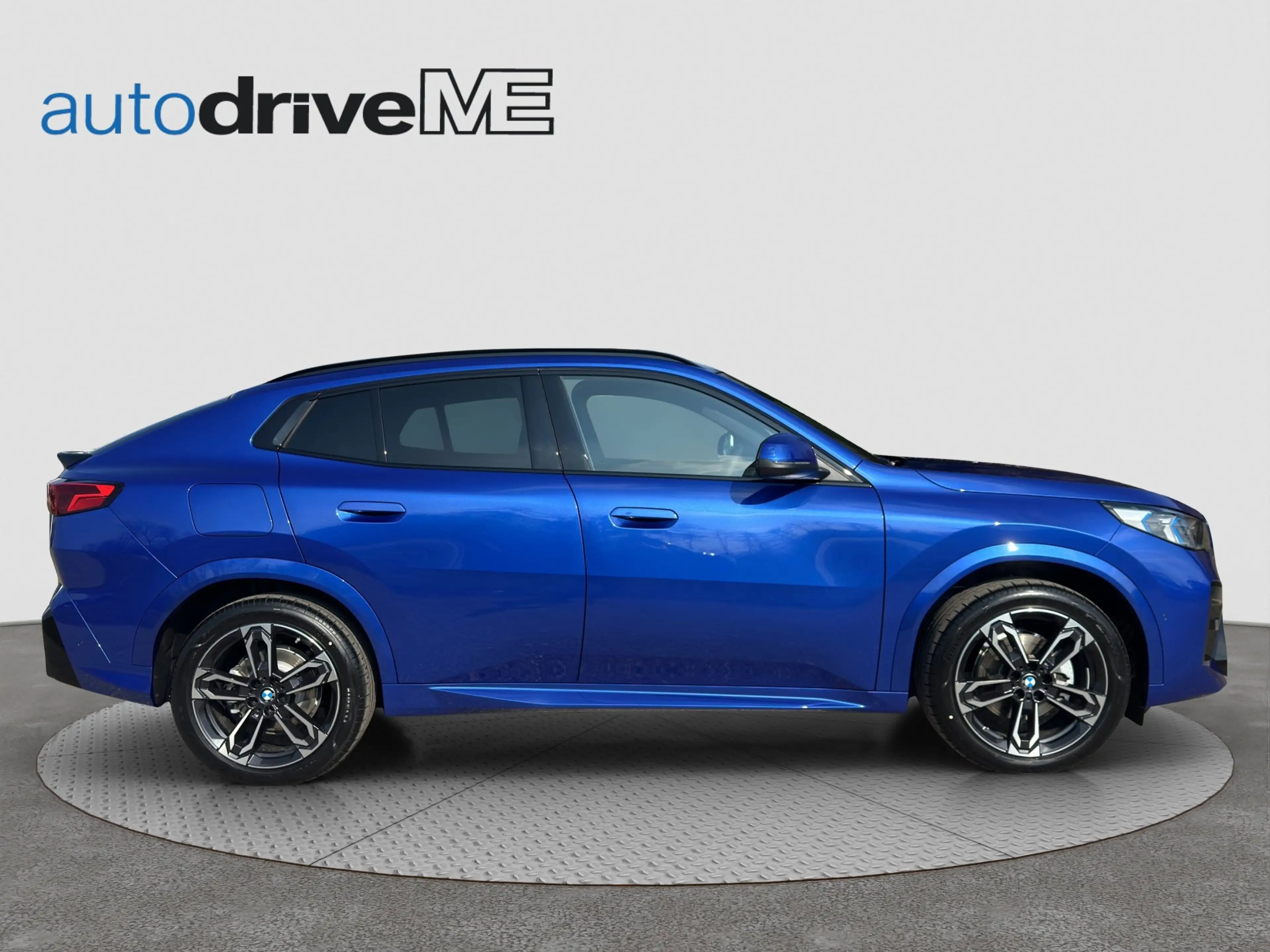 BMW iX2 eDrive 20 M-Sport eDrive KAM LED ACC Kam. LM — photo 6