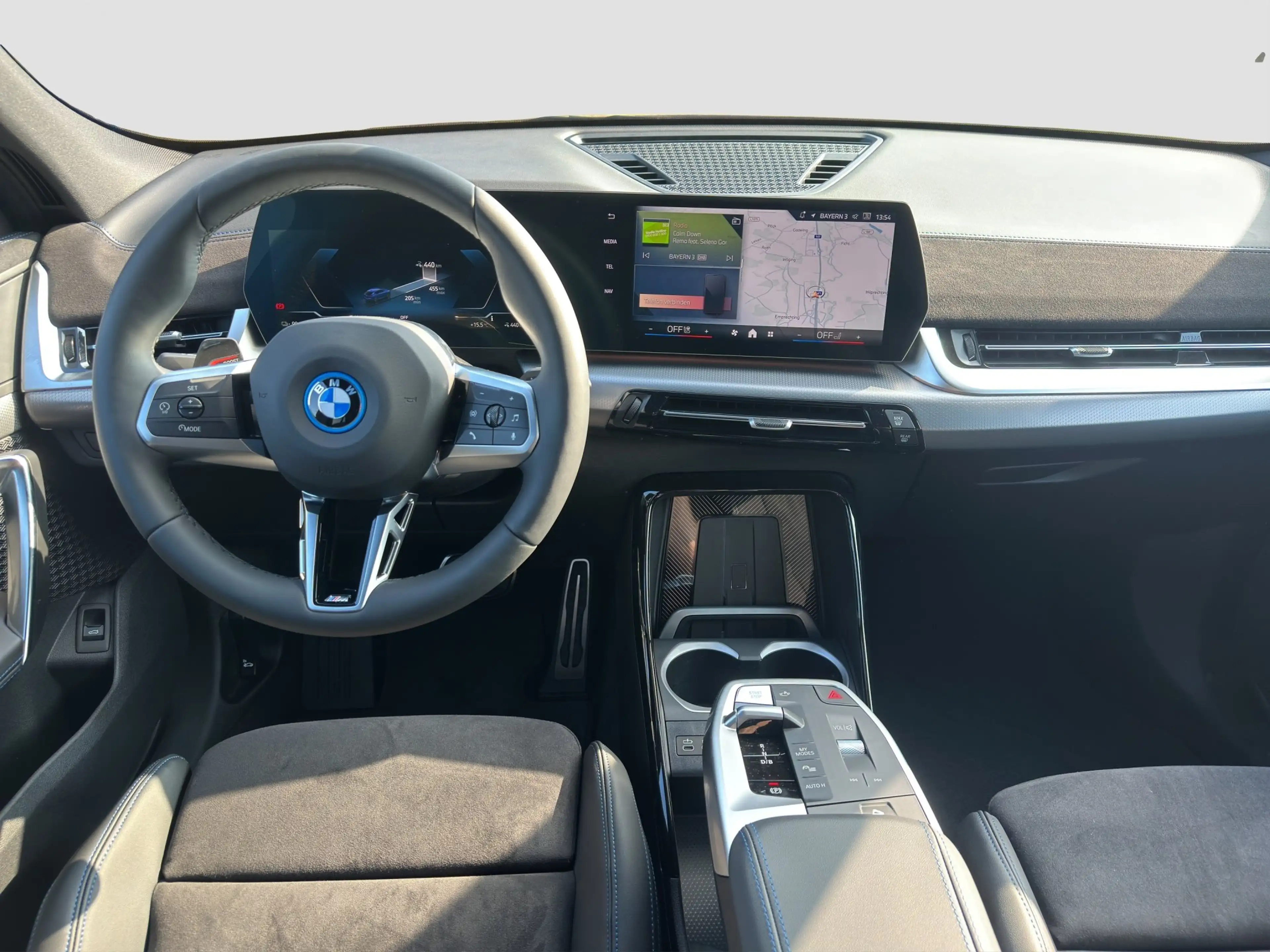 BMW iX2 eDrive 20 M-Sport eDrive KAM LED ACC Kam. LM — photo 12