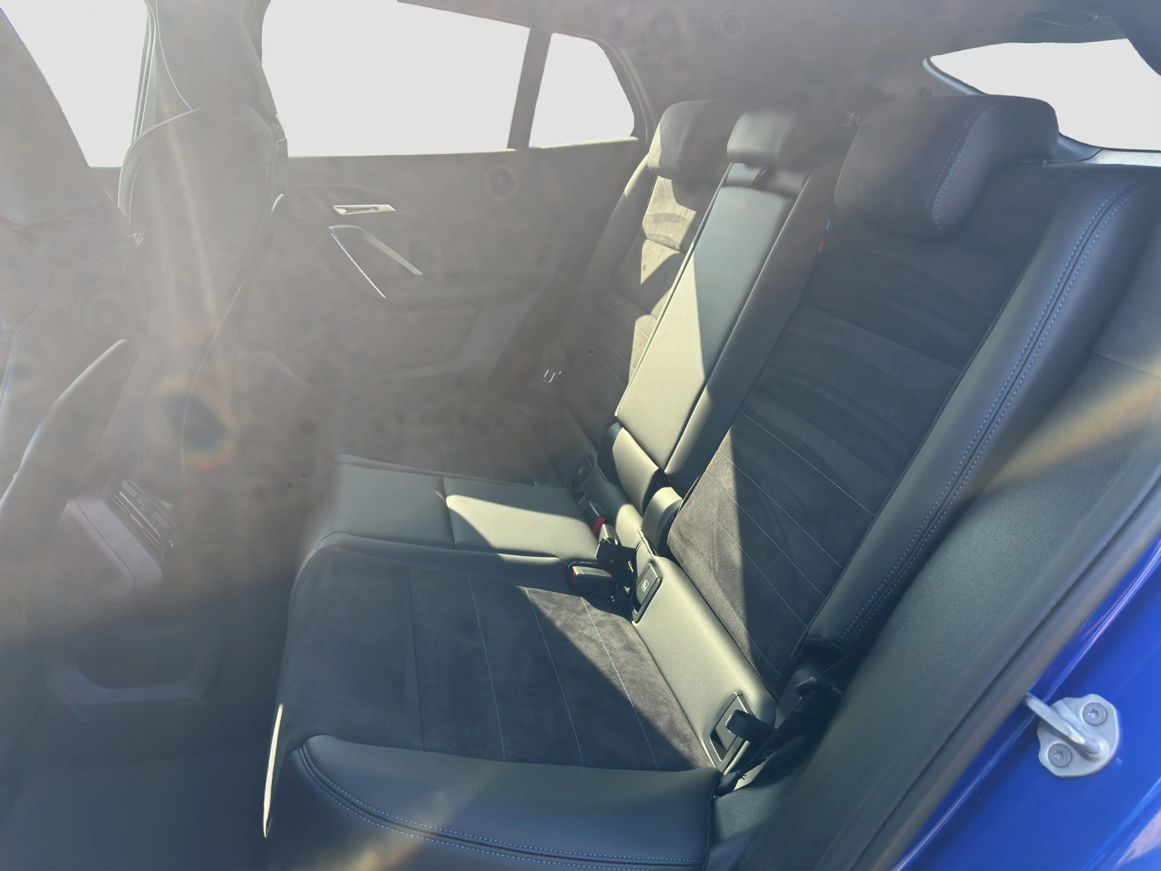 BMW iX2 eDrive 20 M-Sport eDrive KAM LED ACC Kam. LM — photo 11