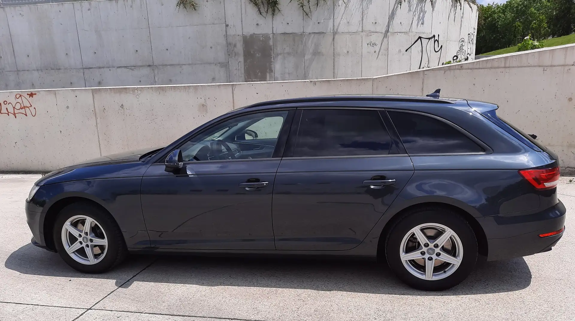 Audi A4 Audi A4 Avant 2.0 TDI 6-Gang !TOP ZUSTAND! Grau - 1