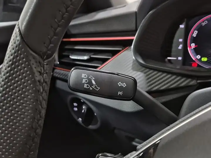 Škoda Kamiq 1.5 TSI DSG Monte Carlo 2025, foto 12