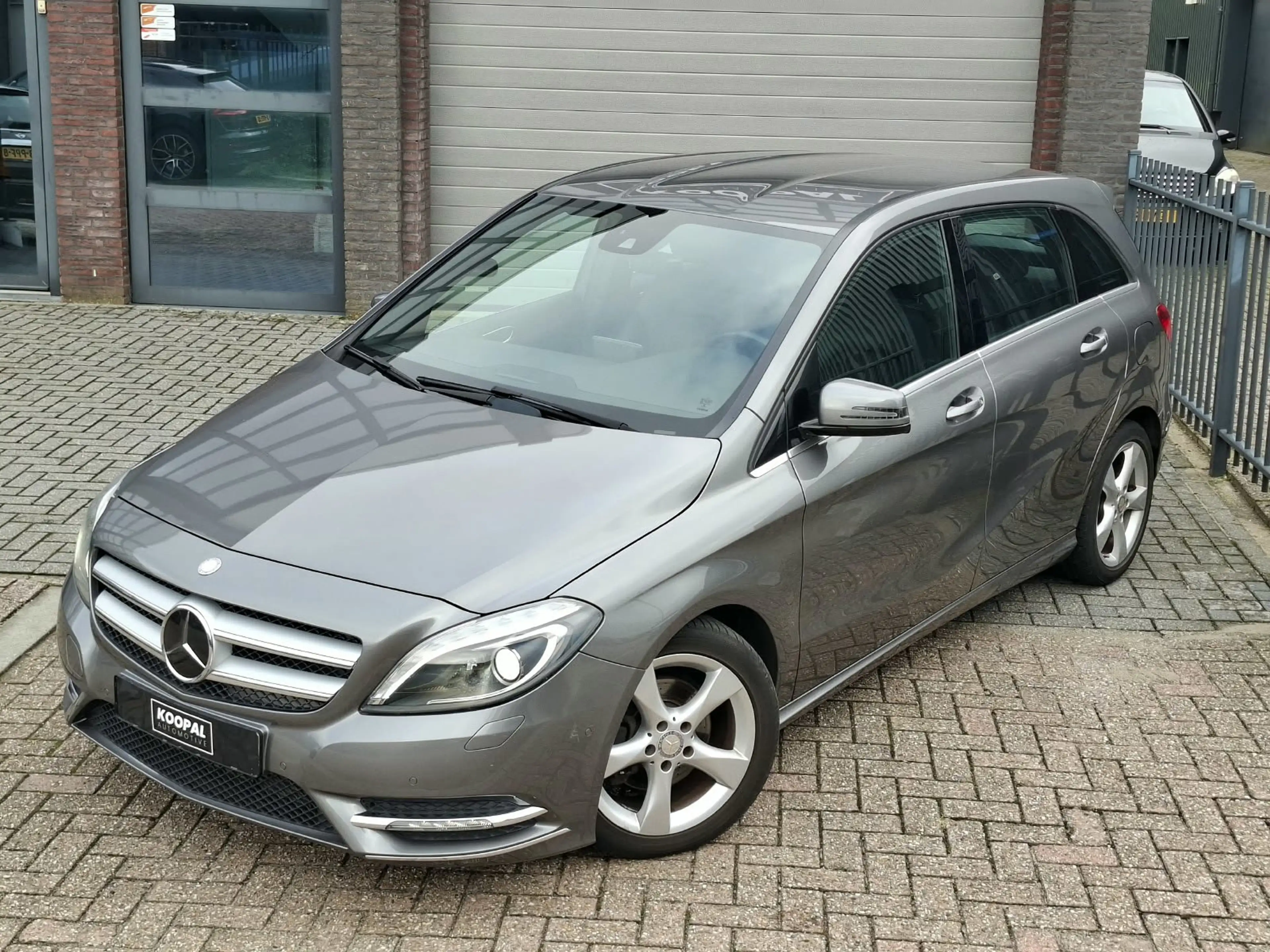 Mercedes-Benz B 180 Prestige | Bi-Xenon | Stoelverwarming — photo 2