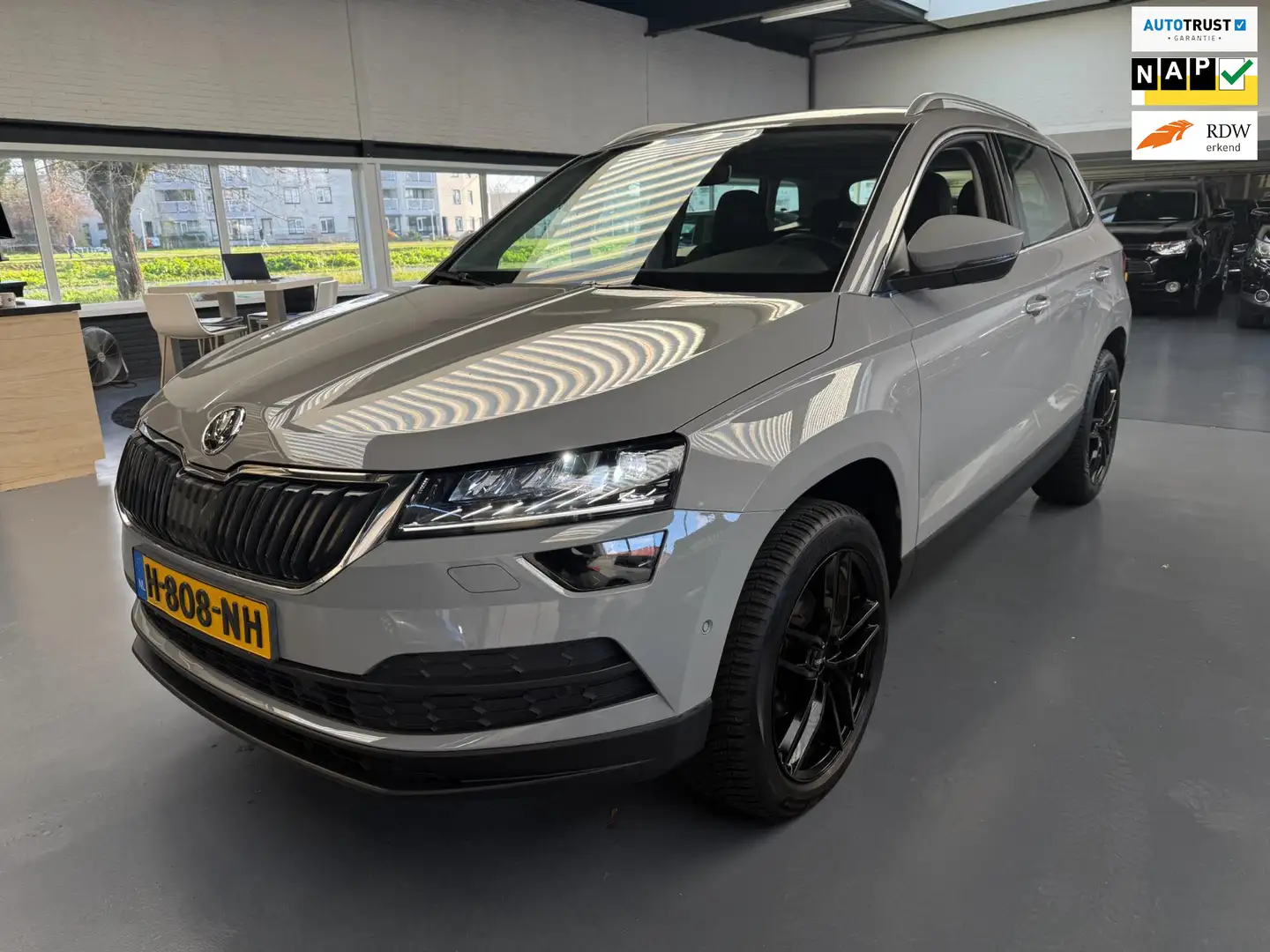 Skoda Karoq 1.5 TSI ACT Business Edition Grijs - 1