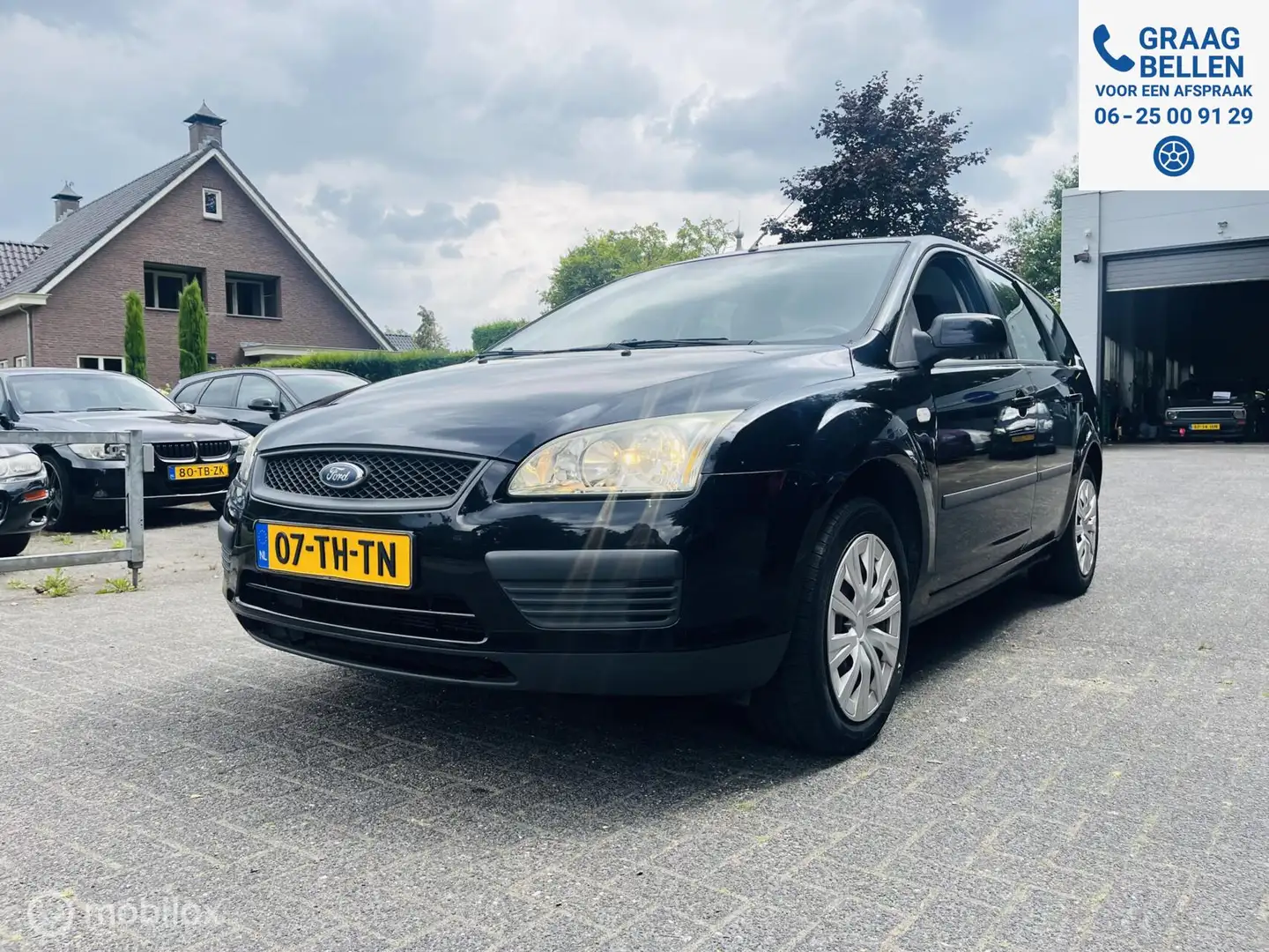 Ford Focus Wagon 1.6-16V Futura Airco / Audio / Trekhaak / AP Schwarz - 1