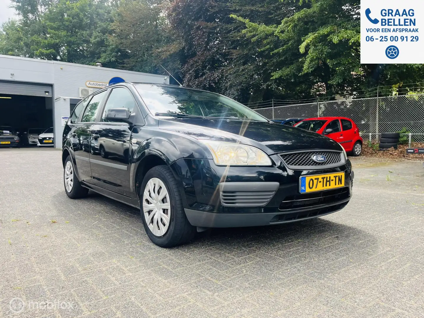 Ford Focus Wagon 1.6-16V Futura Airco / Audio / Trekhaak / AP Schwarz - 2