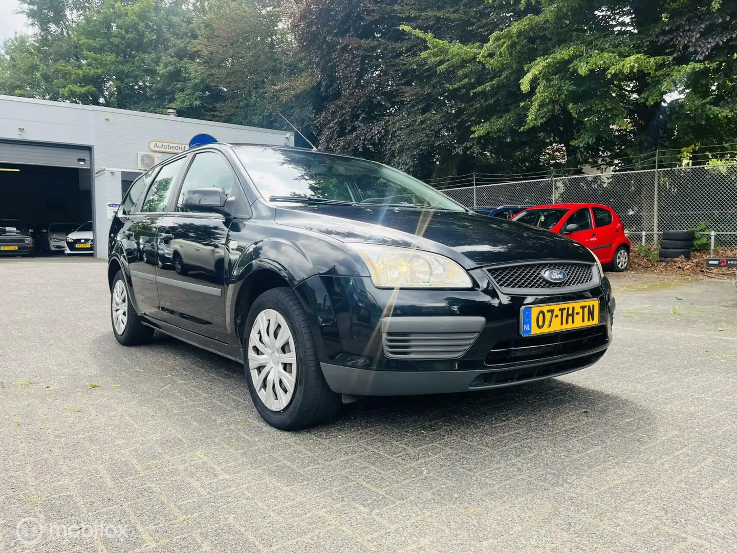 Ford Focus Wagon 1.6-16V Futura Airco / Audio / Trekhaak / AP Noir - 2