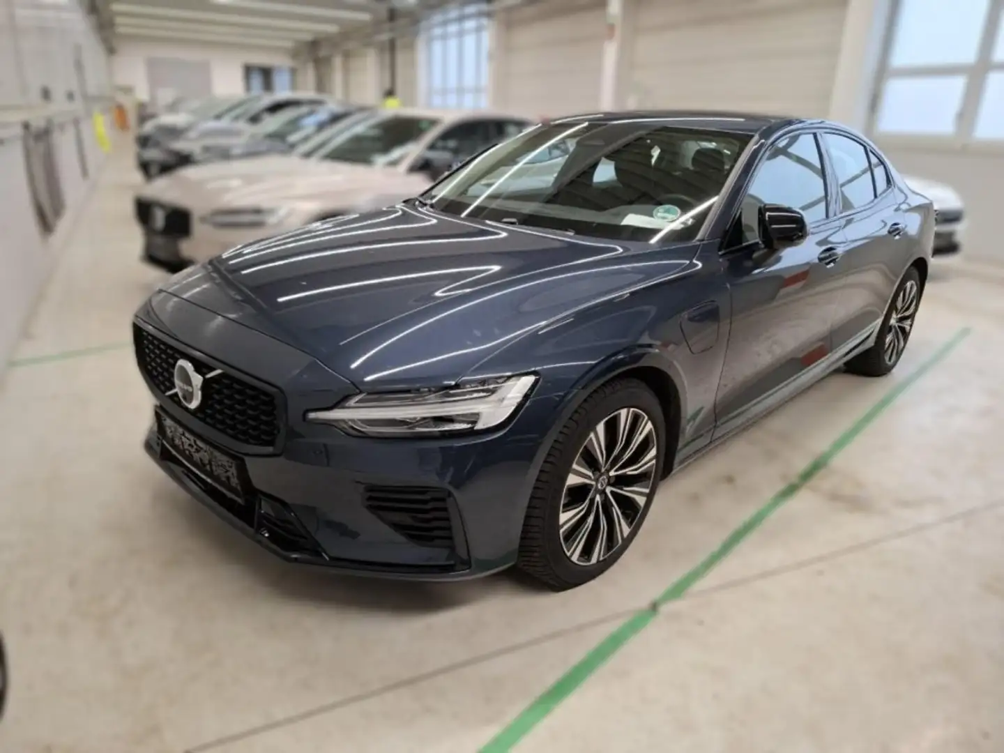 Volvo S60 T8 Plus Dark Blau - 1