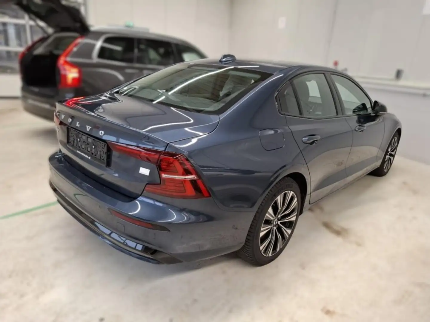 Volvo S60 T8 Plus Dark Blau - 2