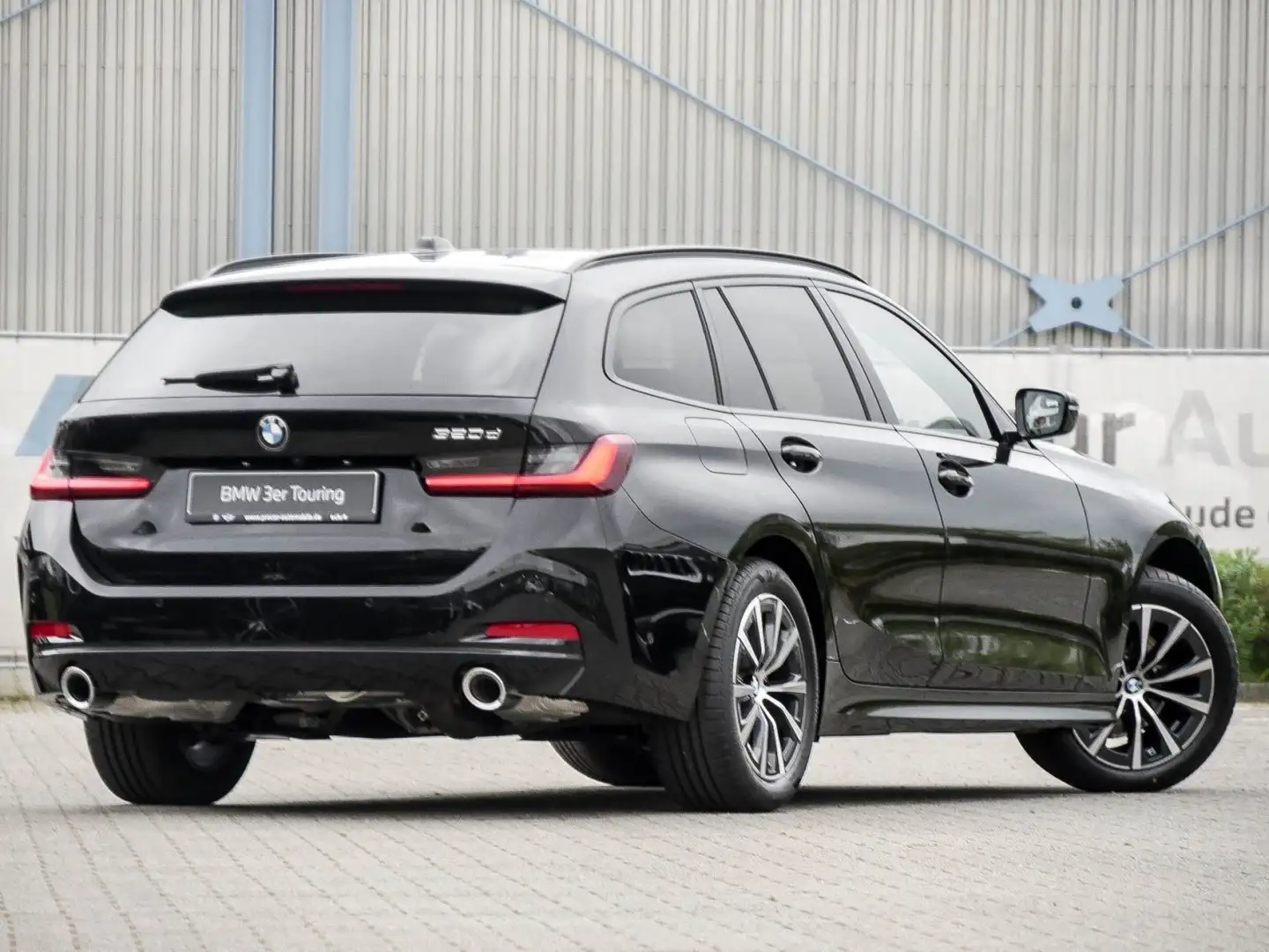 BMW 320 d HUD ACC AHK RFK NAVI LED Sound Syst. DAB Schwarz - 2