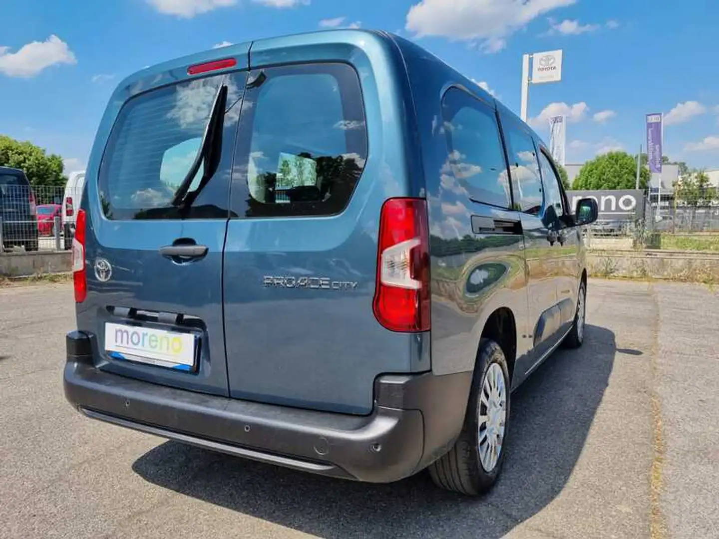 Toyota Proace 1.5D 130cv S&S L2 D Lounge Modrá - 2