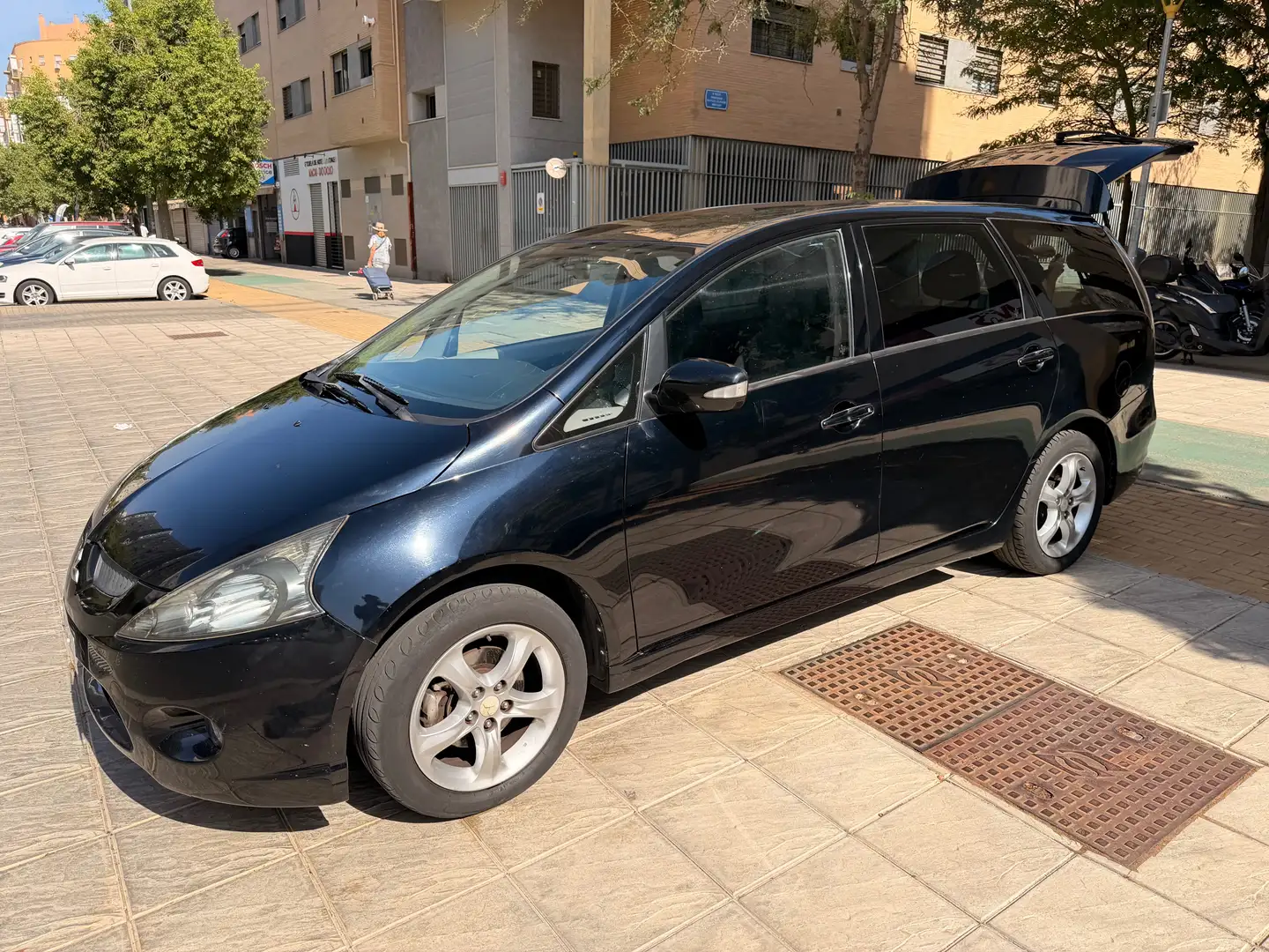 Mitsubishi Grandis Grandis 2.0DI-D Intense Intense Negro - 1