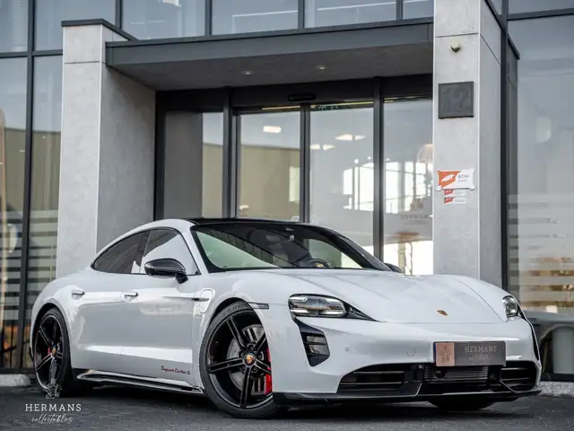 Porsche Taycan Turbo S 93kWh / Carbon / Ceramic / InnoDrive / Tar