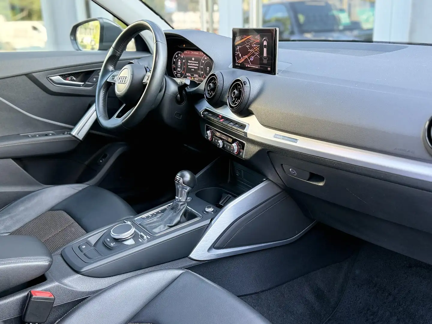 Audi Q2 1.4 TFSI CoD Launch Edition Matrix Led|Virtual|Car Grijs - 2