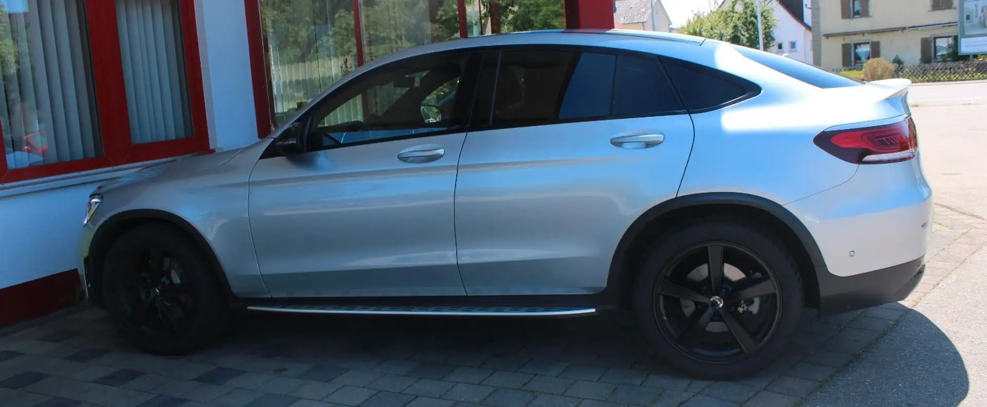 Mercedes-Benz GLC 300 d 4Matic*AMG*AHK+RFK*STANDHZG Argent - 2