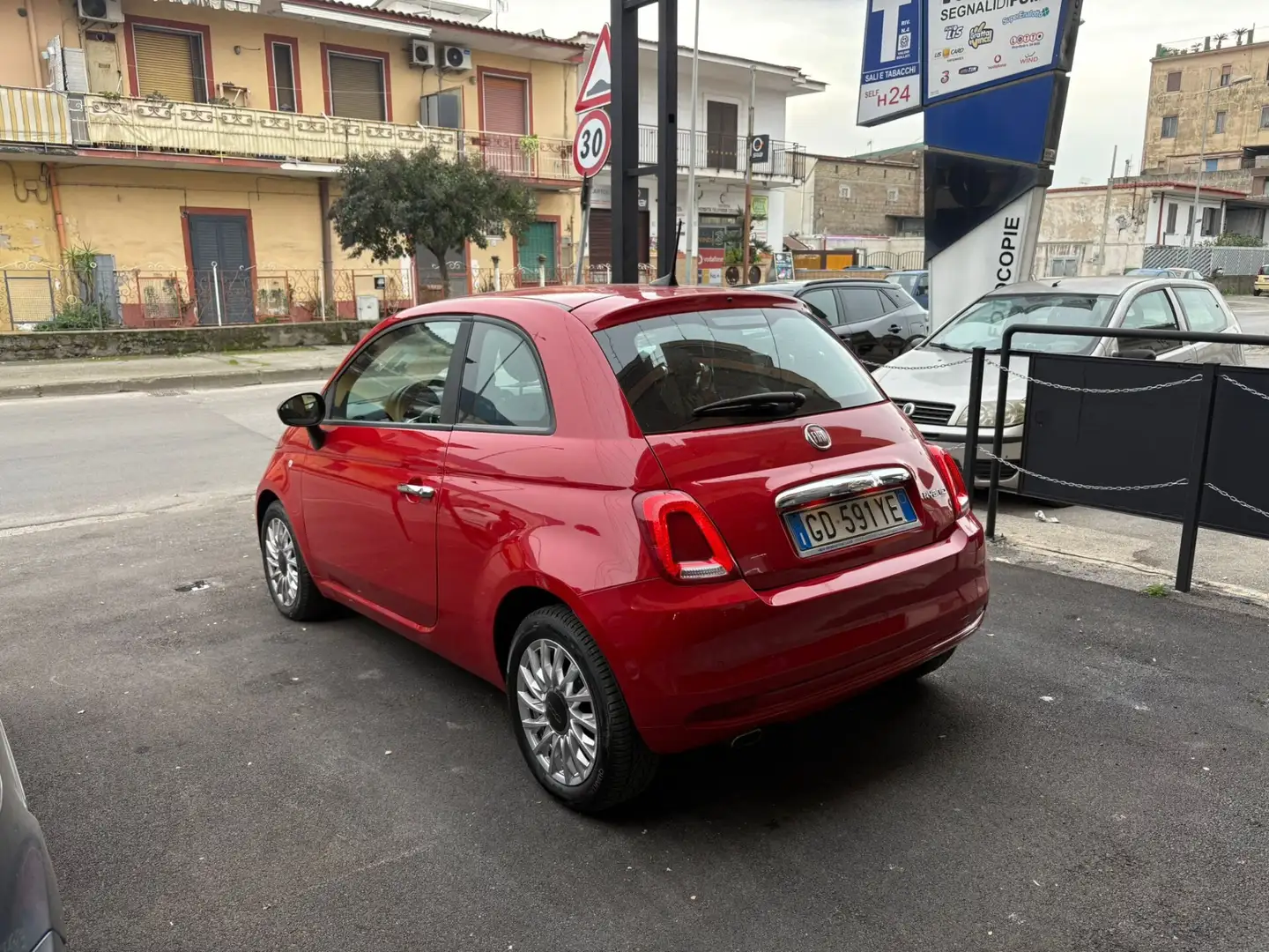 Fiat 500 500 1.0 Hybrid Lounge Rouge - 2