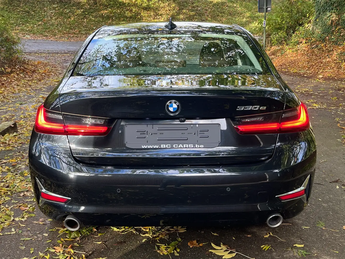 BMW 330 ea Led-Navi Prof-Cockpit Pro-Leer-Cam-HK Sound-19" Nero - 2