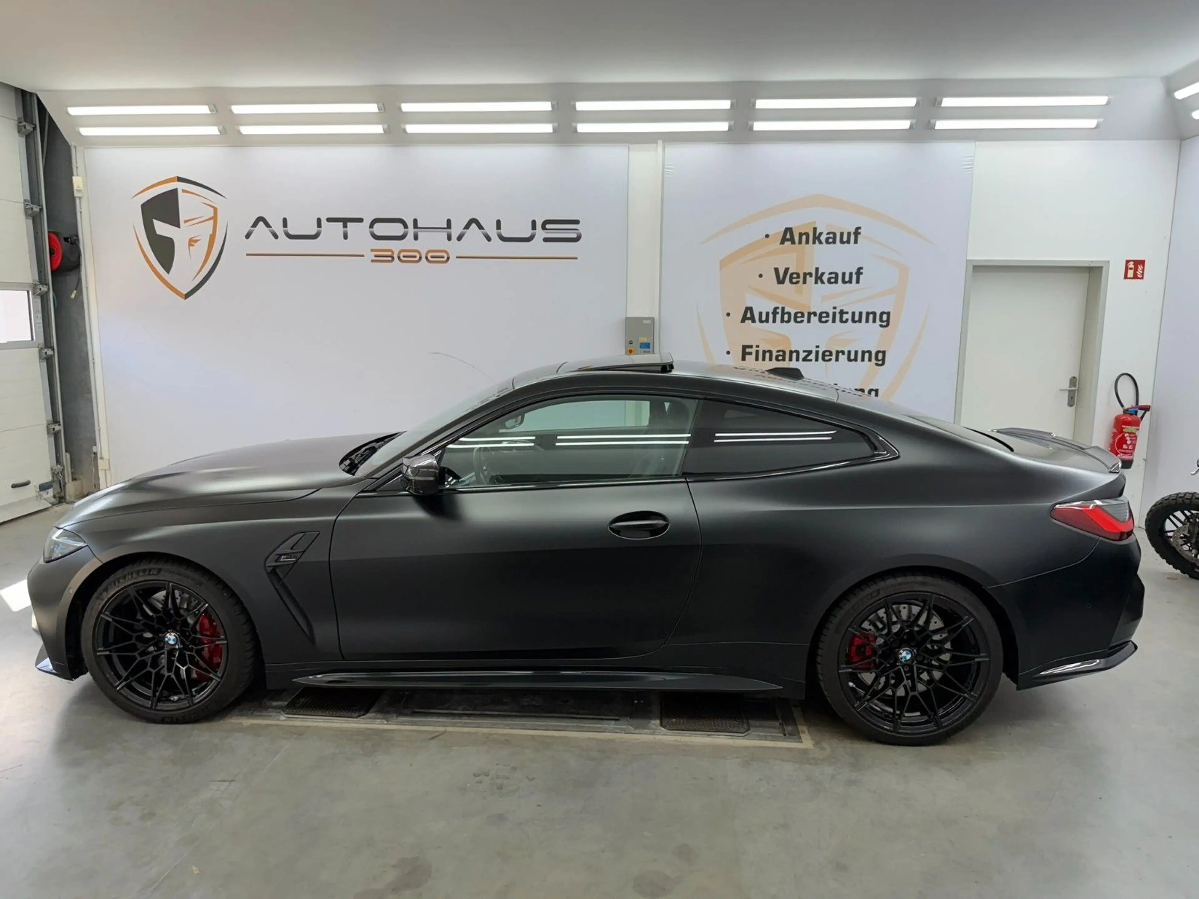 BMW M4 Coupe xDrive Competition CARBON LASER 1. HAND — photo 4