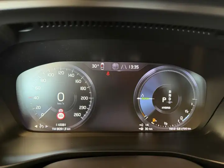 Volvo XC40 2022, foto 8