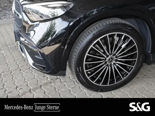 Mercedes-Benz GLC view 4