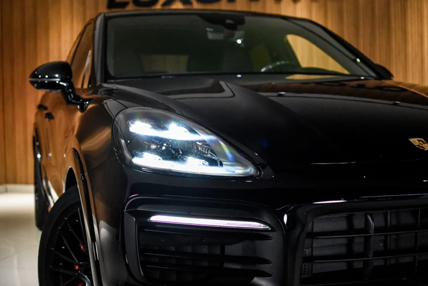 Porsche Cayenne Coupé GTS Negro - 2