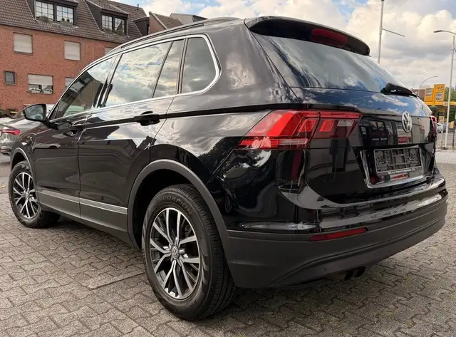 Volkswagen Tiguan view 5