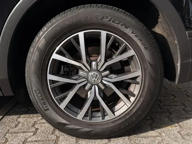 Volkswagen Tiguan view 12