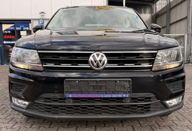 Volkswagen Tiguan view 4