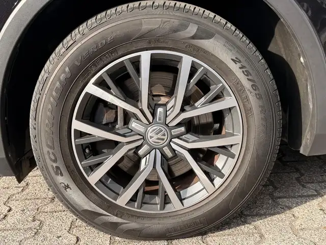 Volkswagen Tiguan view 13