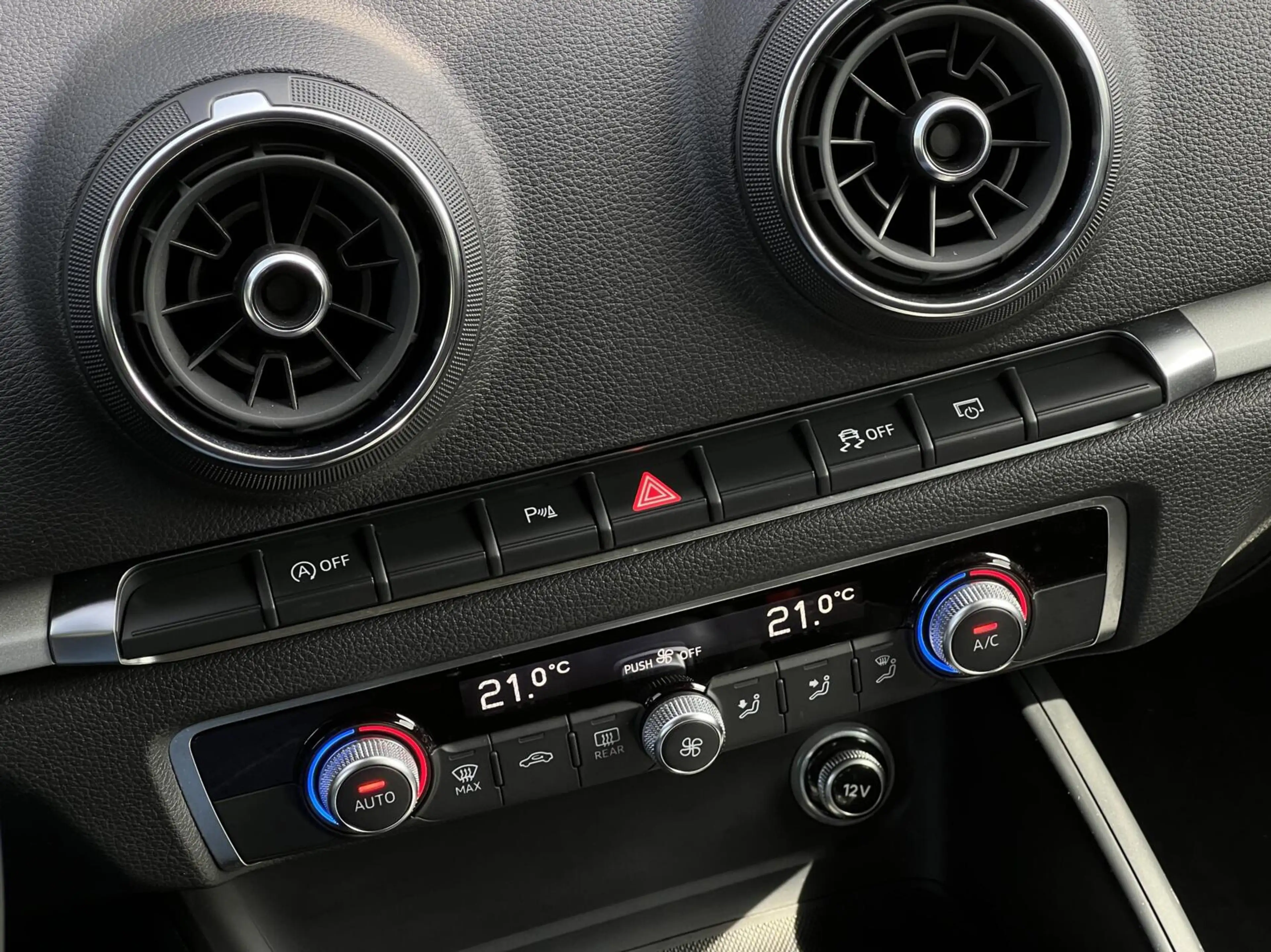 Audi A3 Sportback 30 TDI S-TRONIC DESIGN Pro Line Plus, FA — photo 15