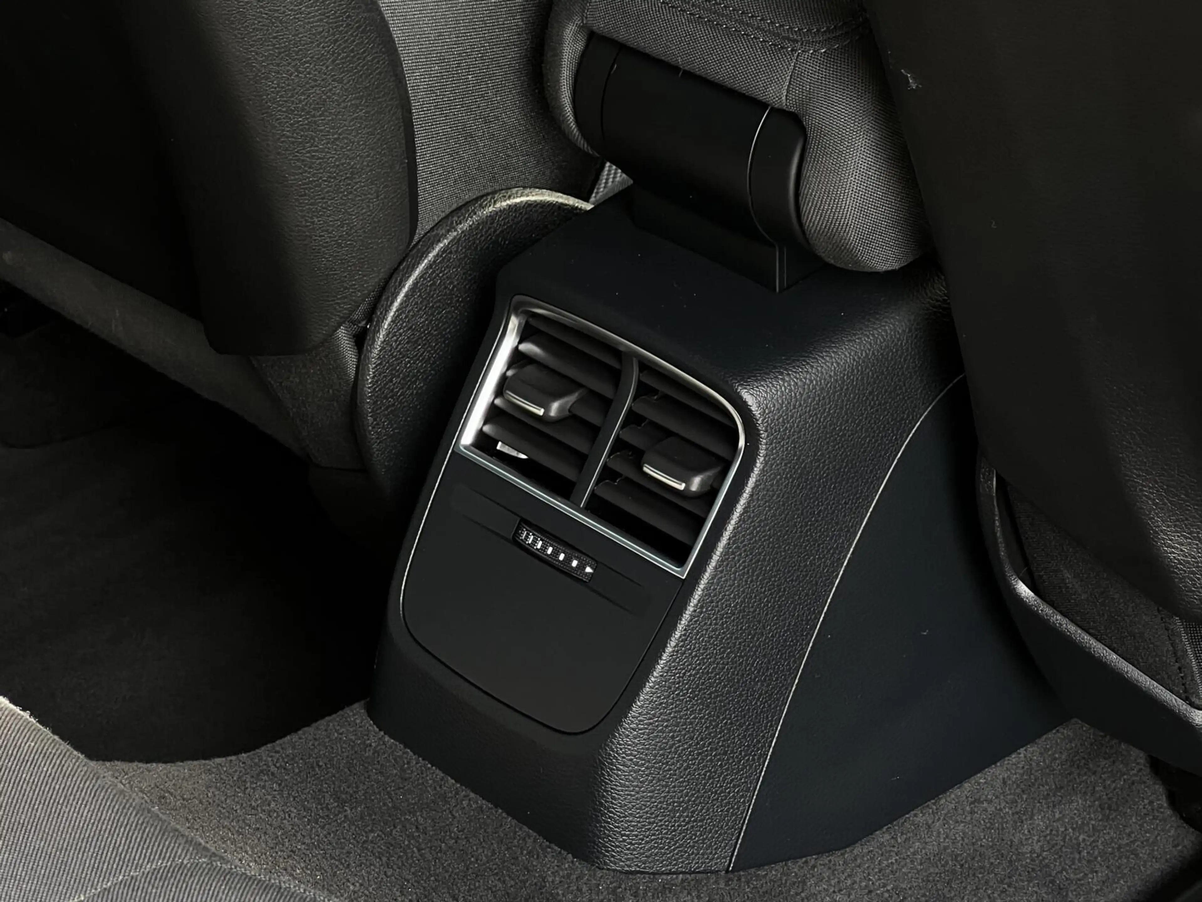 Audi A3 Sportback 30 TDI S-TRONIC DESIGN Pro Line Plus, FA — photo 29
