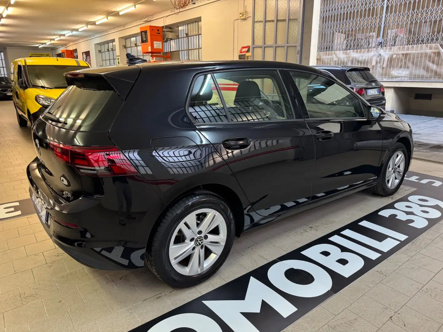 Volkswagen Golf Golf 1.0 eTSI EVO DSG Life Schwarz - 2