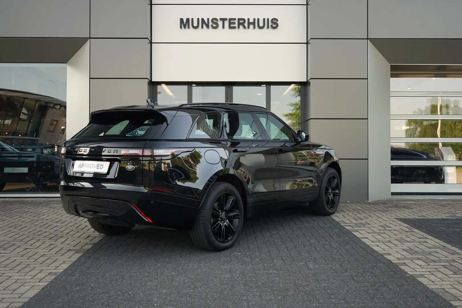 Land Rover Range Rover Velar 2.0 P400e R-Dynamic SE | Elektrische trekhaak | Sc Zwart - 2